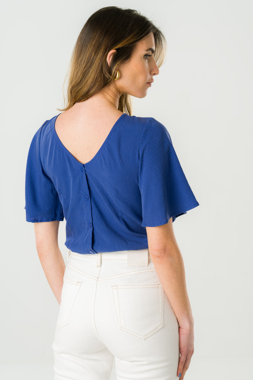 Blouse bleu roi à manches amples, conçue en Tencel durable et fabriquée au Portugal pour une mode responsable.