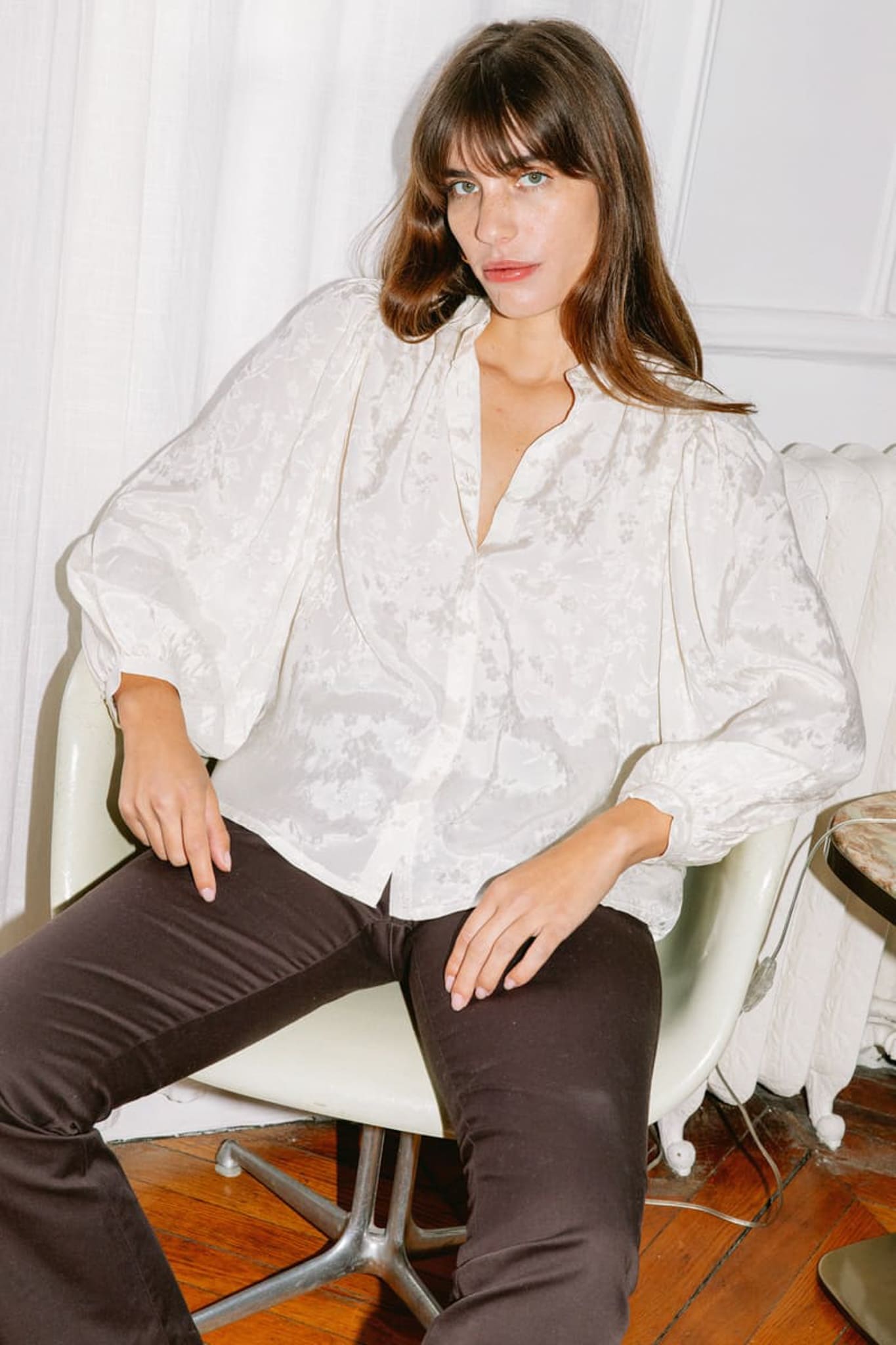 Blouse ethique en jacquard de viscose écrue, coupe raffinée, made in Portugal