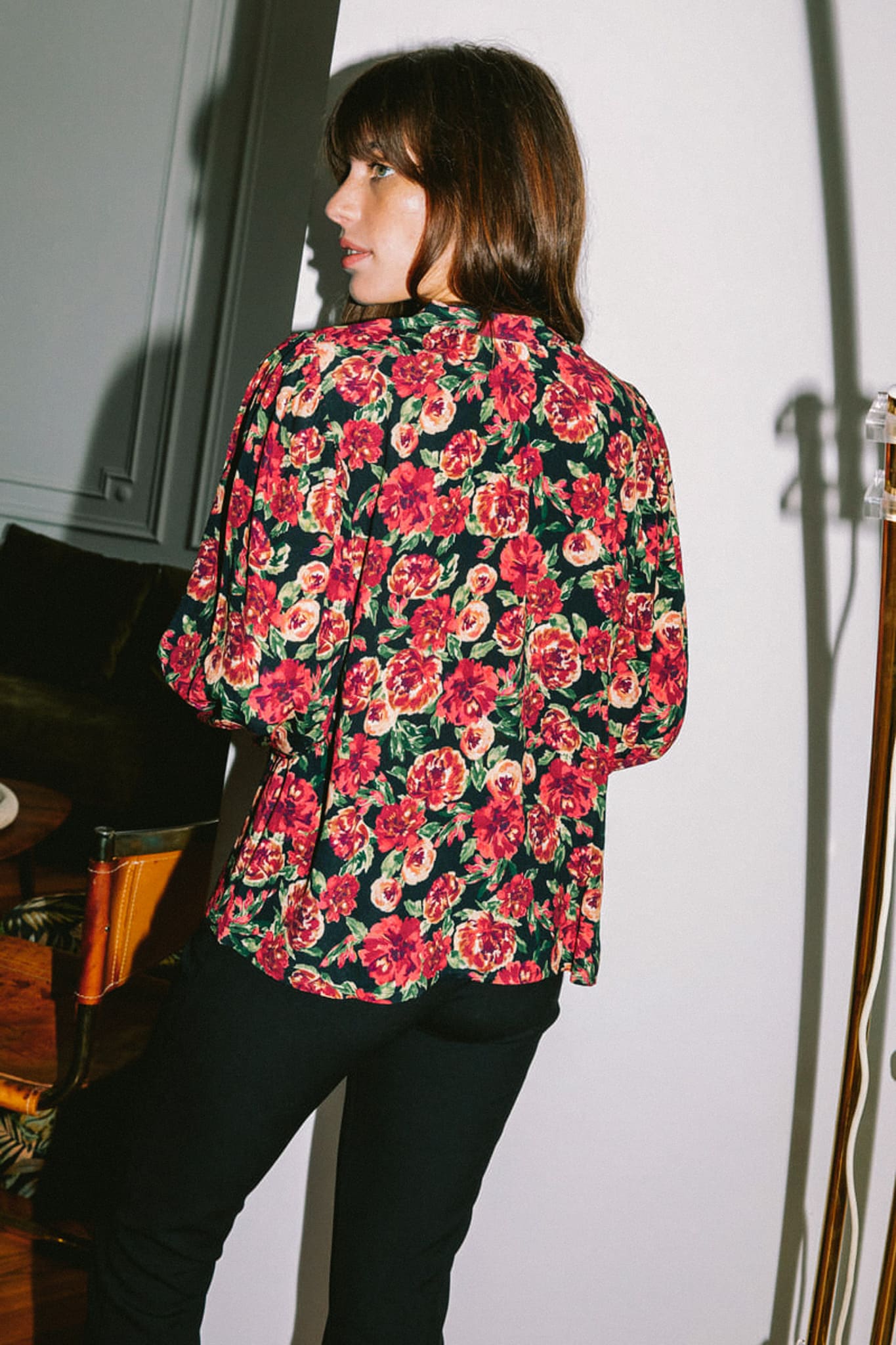 Blouse rouge en viscose Ecovero à fleurs, matière durable et fabrication éthique