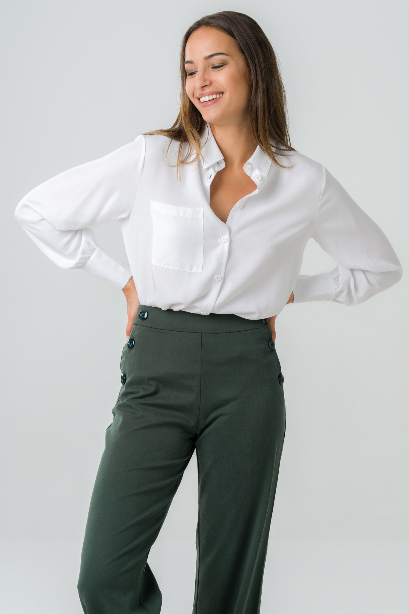 Chemise blanche en Tencel éthique et ample, fabriquée au Portugal, idéale pour un look intemporel et responsable.