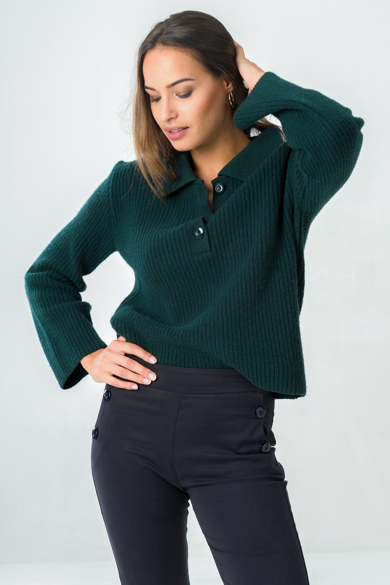 Pull polo en laine mérinos éthique et fabriqué en France, doux et chaud pour un style intemporel et responsable.