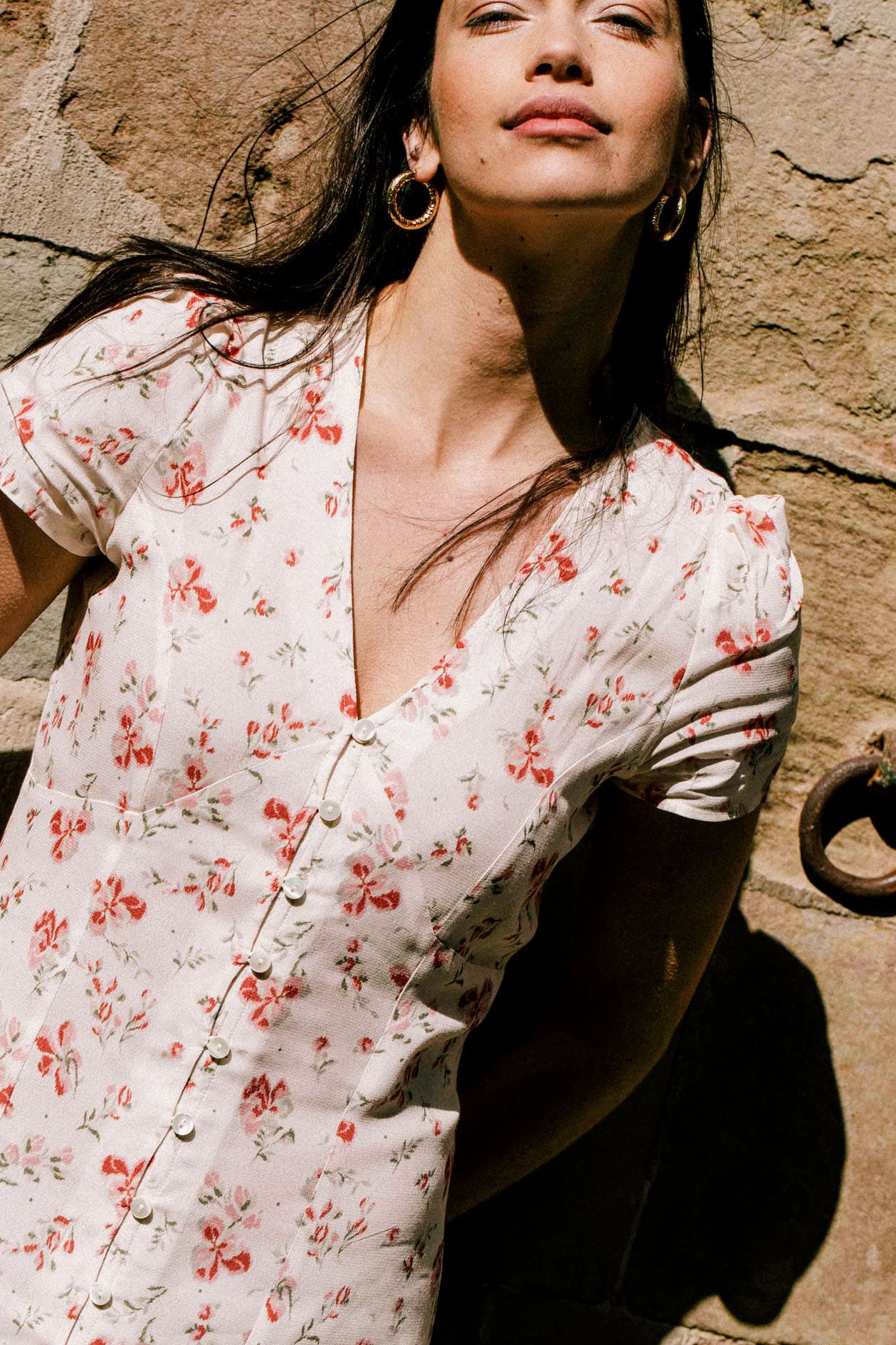 Robe écru imprimé fleuri, boutons et fente sur le devant, confection responsable en France