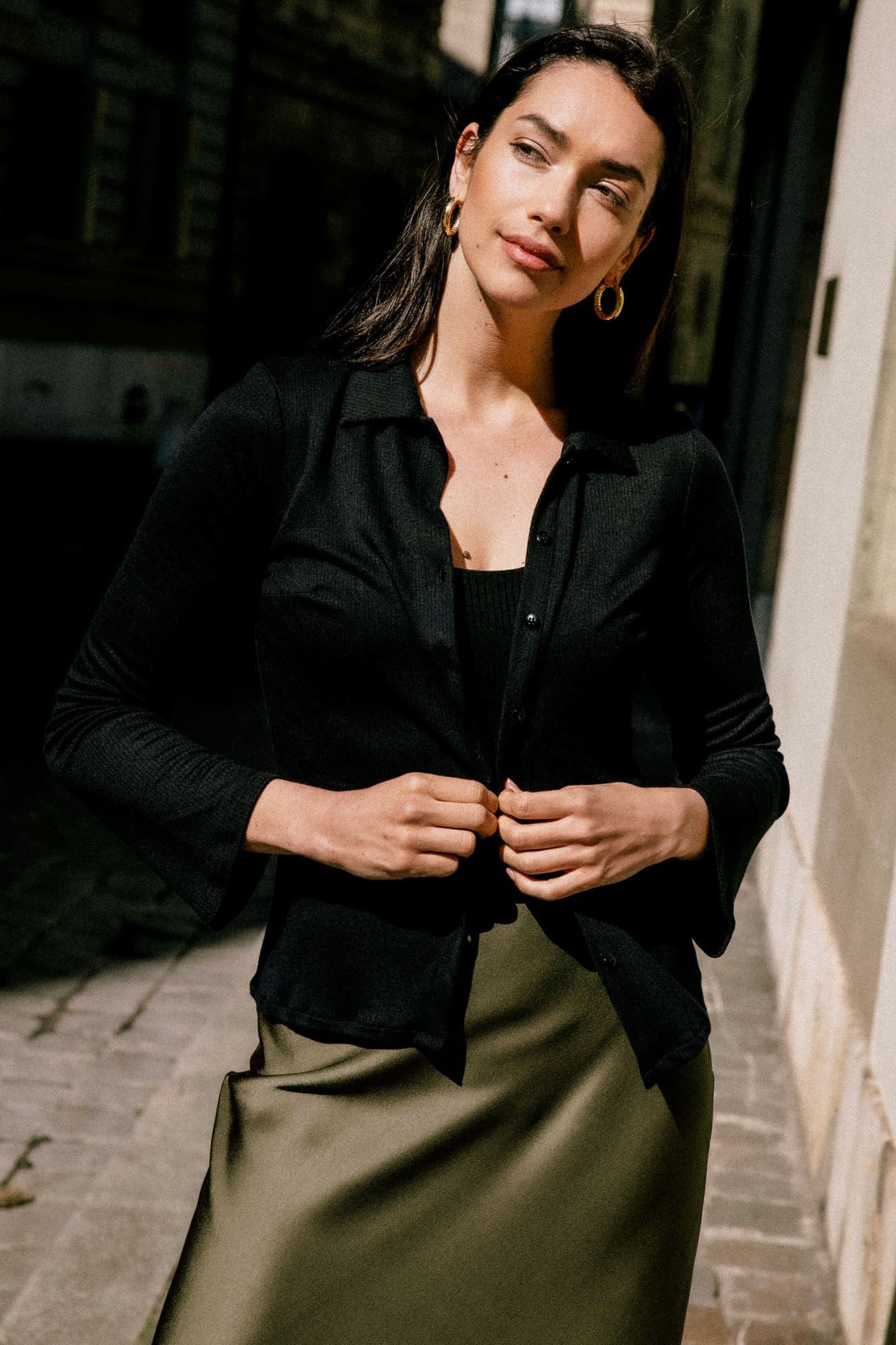 Mode éthique : top Mélisse noir à col polo boutonné, en TENCEL™ et modal, made in Portugal