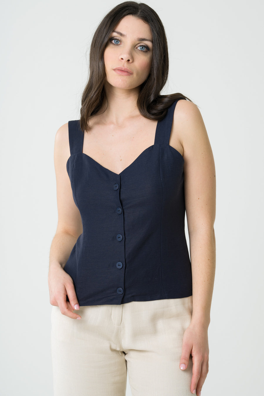 Top boutonné devant en lin et viscose, écoresponsable et parfait pour une tenue décontractée et chic