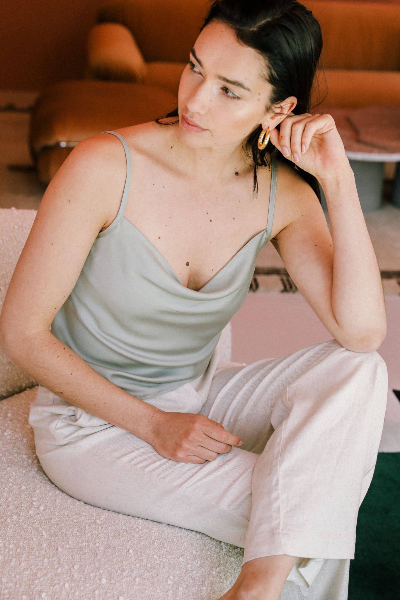 Top vert menthe satiné en TENCEL™, col bénitier élégant, fabrication responsable en France