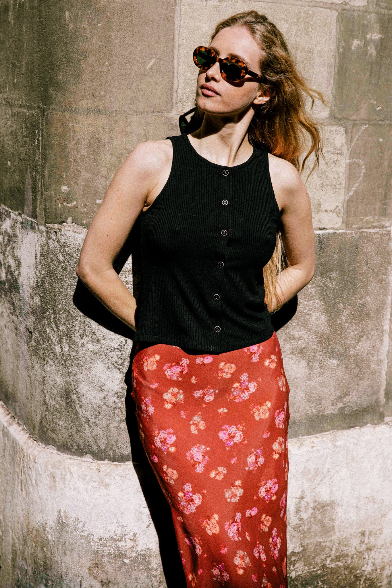 Top lilas sans manches en tissu côtelé, boutons noirs et paillettes, éthique et made in France