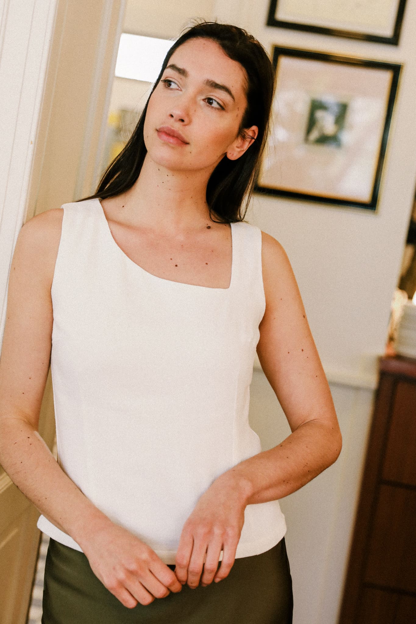 Top asymétrique blanc éco-responsable en lin et viscose, made in France, sans manches