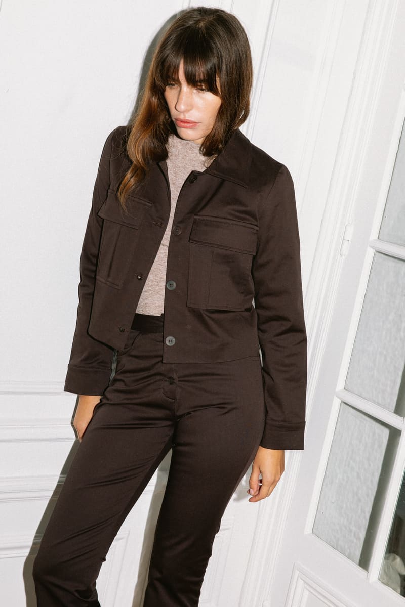 Veste courte en coton bio brun certifié GOTS, éthique et fabriquée en France