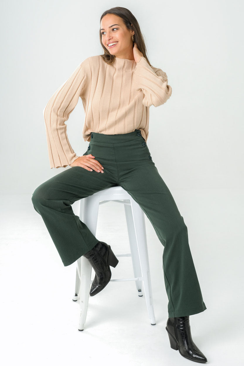 Pantalon vert à pont en Tencel, coupe ample et fluide, conçu en France pour une mode durable et responsable.