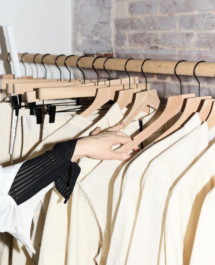 Les indispensables d’une garde-robe durable pour femme