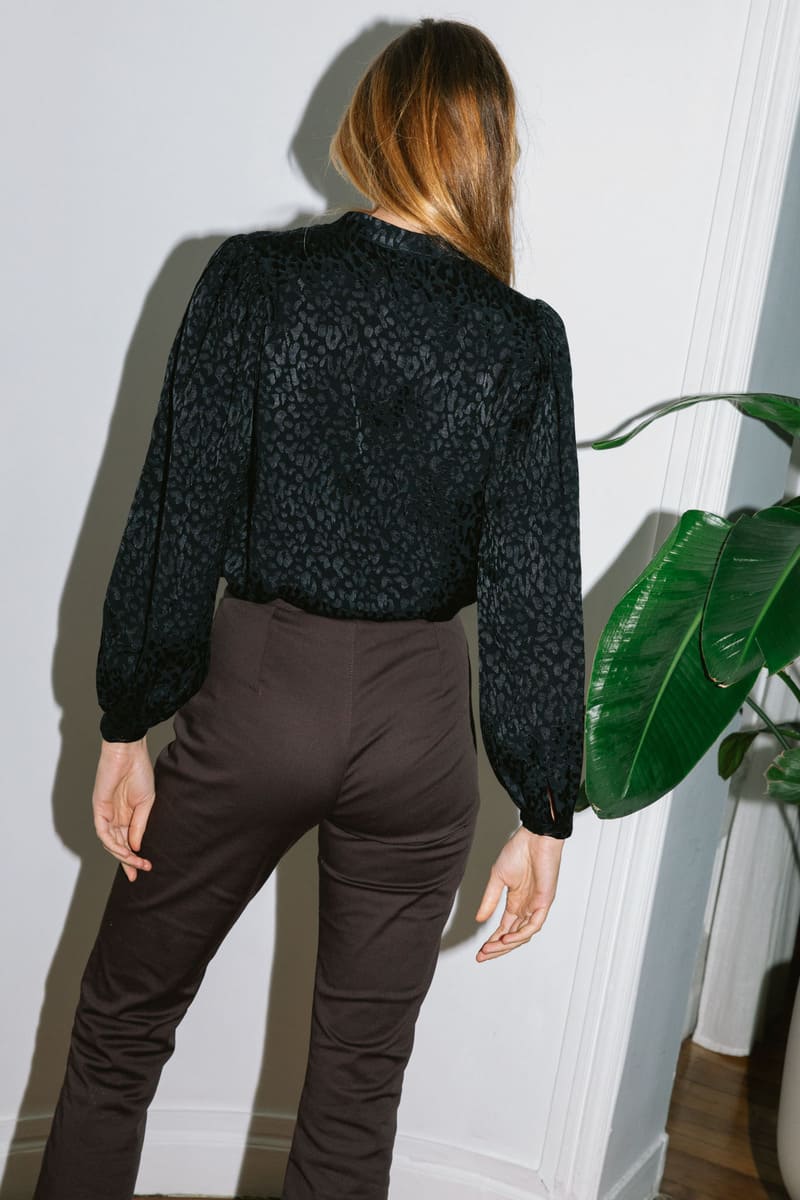 
                  
                    Blouse Hortensia black
                  
                
