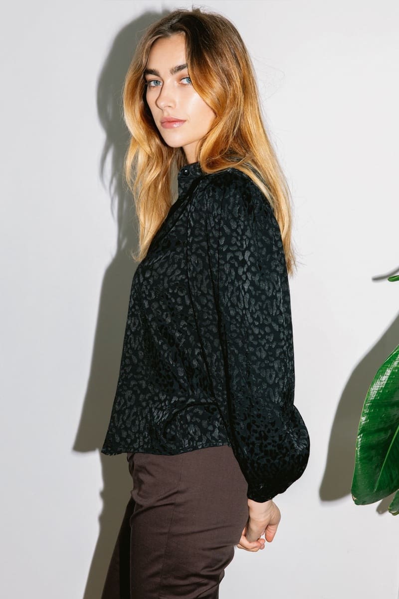 
                  
                    Blouse Hortensia black
                  
                