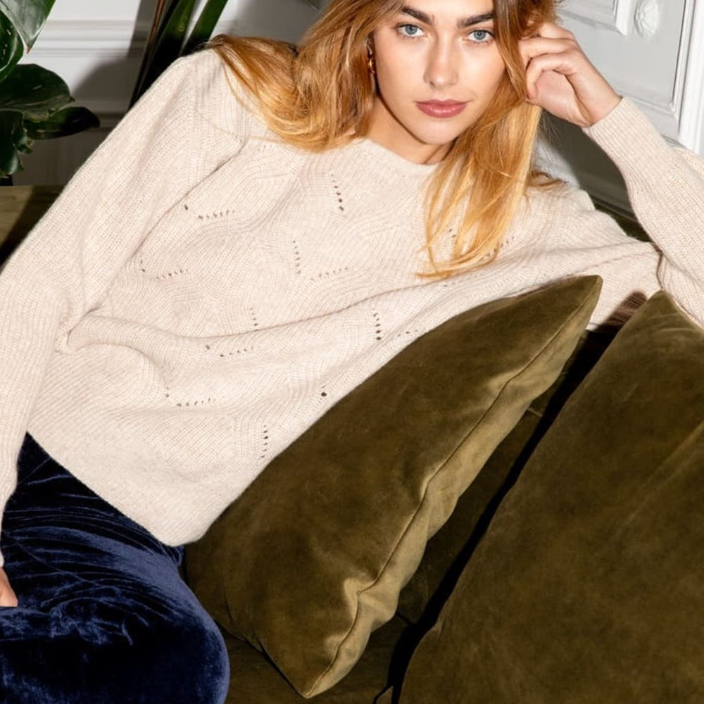 
                  
                    Sweater Idesia beige
                  
                