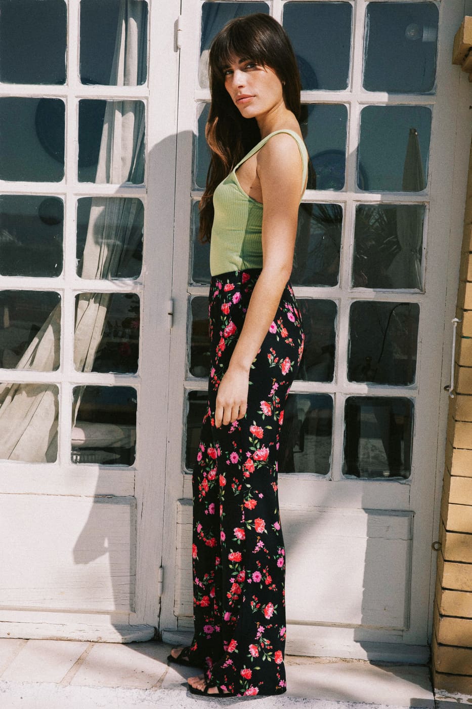 Pantalon large noir à imprimé fleurs en viscose avec taille haute, fabrication éthique en France