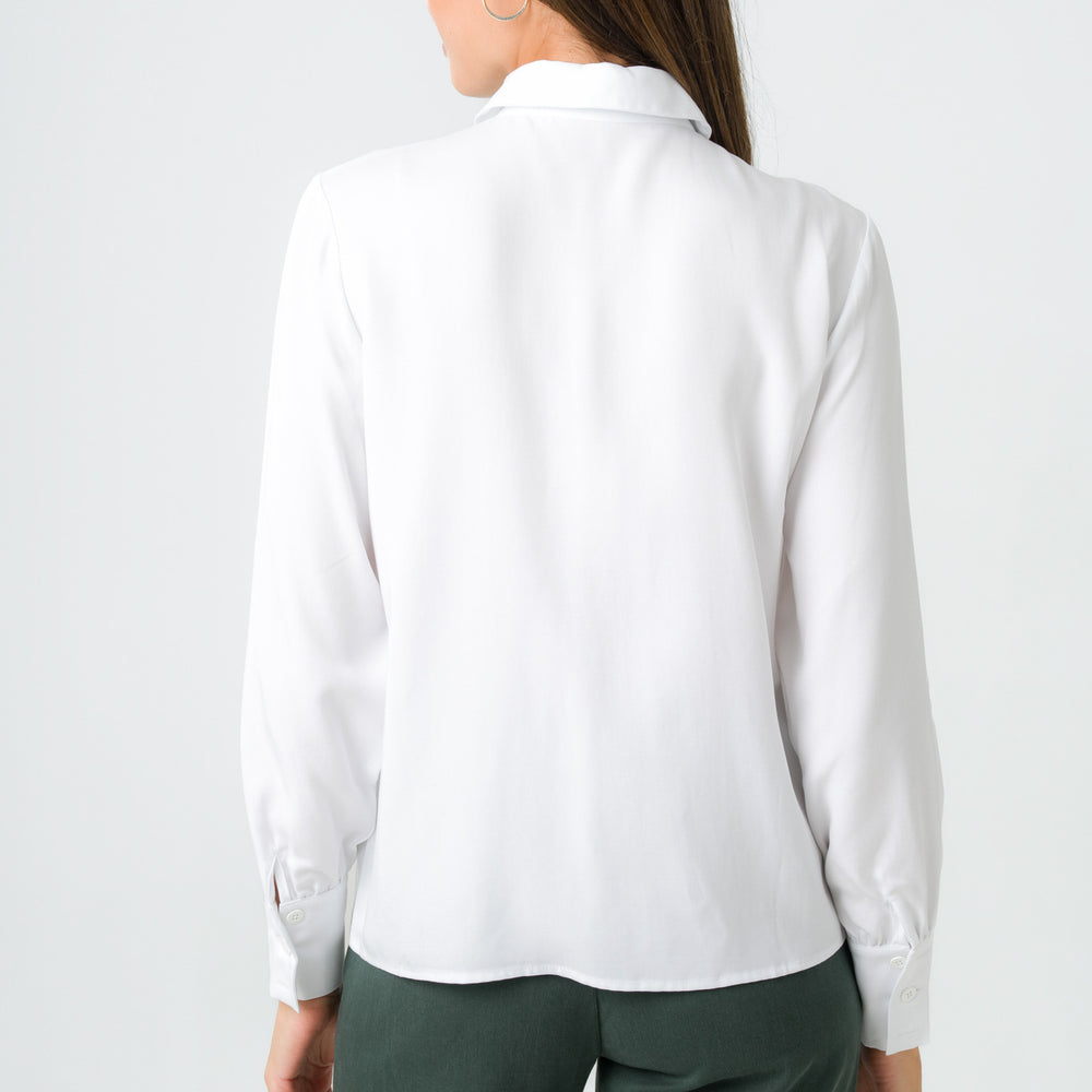 
                  
                    Chemise blanche en Tencel, coupe ample et fluide, éthique et fabriquée au Portugal avec des matériaux responsables.
                  
                