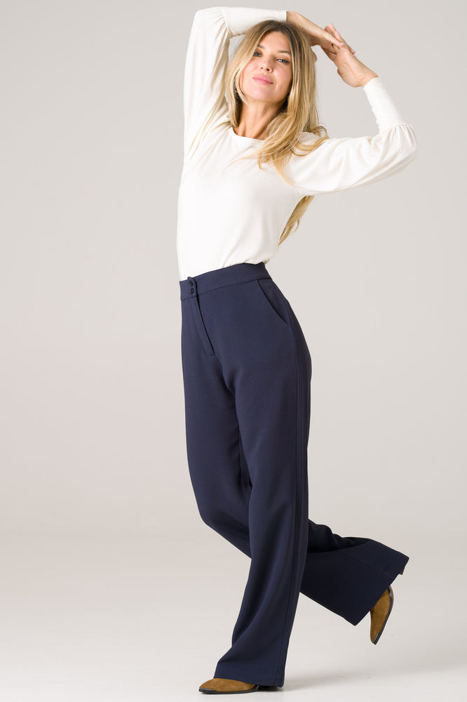 
                  
                    Pantalon Laurier marine
                  
                